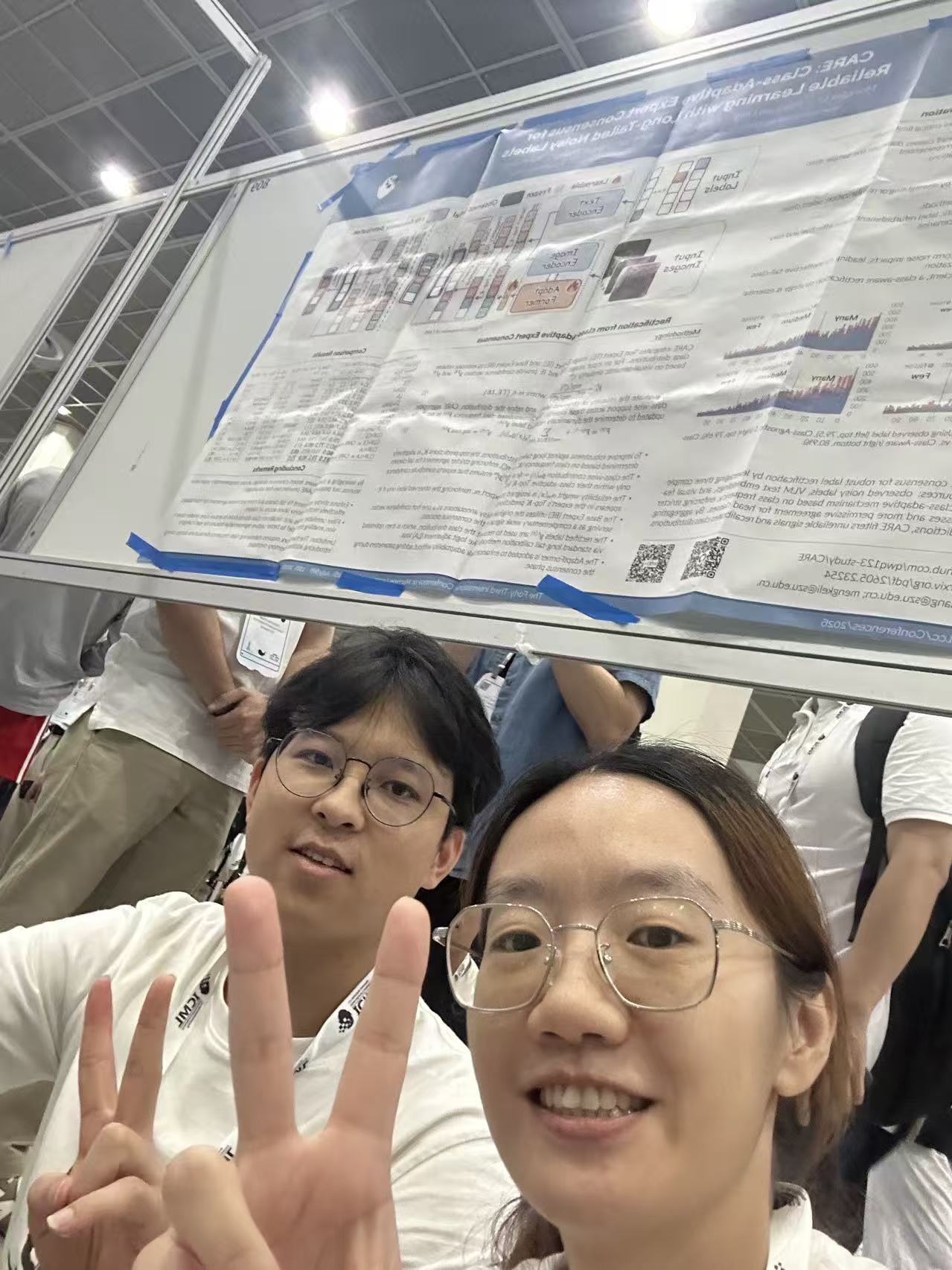 poster session 间隙的自拍留念